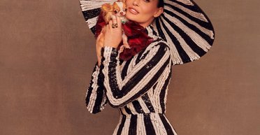 Деми Мур позировала в черно-белом образе для рекламы сериала