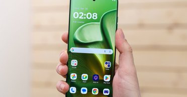 Швидко працює і довго тримає заряд: недорогий смартфон, яким задоволені власники (фото)