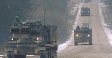 США розгорнули в Європі нові системи залпового вогню M270A2: посилюють захист від ЗС РФ (фото)