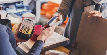 55% покупок — це їжа, у "подорожах" лідирує метро: на що витрачають українці (інфографіка)