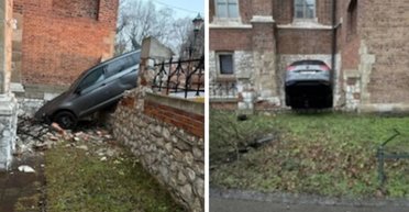 Нетрезвый украинец на Volkswagen протаранил средневековый костел в Кракове (фото)