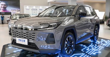 Дешевша за Duster: на ринок вийшла найдоступніша Toyota RAV4 (фото)