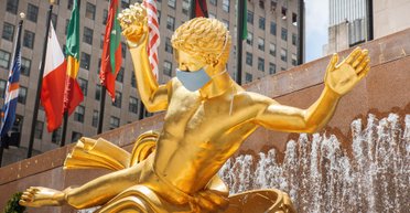 Щорічна ревакцинація та авторитарний режим. Як зміниться світ, коли пандемія закінчиться