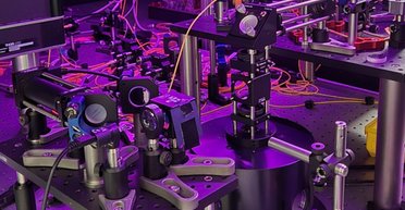 Квантовый интернет почти готов: ученые записали и считали данные благодаря фотонам