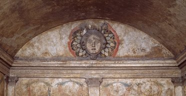 Двухэтажные усыпальницы с каменными подушками: в Неаполе нашли необычные гробницы (фото)