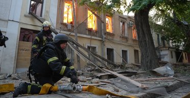 В Одессе в результате ночной атаки пострадали 13 человек, поврежден инклюзивный центр (видео)