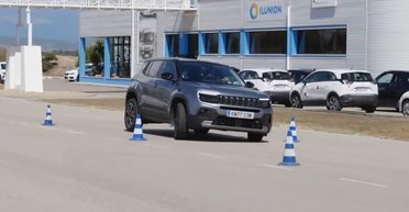 Новітній електрокросовер Jeep приємно здивував експертів своєю керованістю (відео)