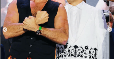 Олександр Усик на зустріч із Тайсоном Ф'юрі вийшов у білому костюмі з чорною вишивкою (фото)