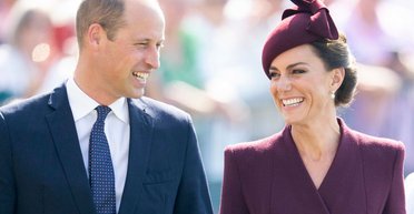 Принц Уильям и Кейт посетили церковную службу в честь годовщины смерти королевы (фото, видео)