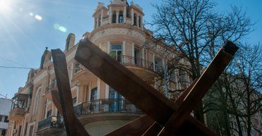 "Удар возмездия": ВС РФ атаковали Харьков, есть попадание в гражданское здание в центре (фото)