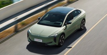 В Китае презентовали роскошного соперника Tesla с запасом хода 800 км (фото)