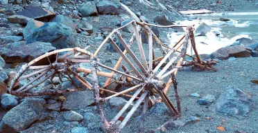 Ему здесь не место: на древнеримском перевале в Альпах обнаружили бамбуковую тележку (фото)