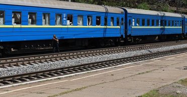 Удар по Днепру: в "Укрзализныце" объяснили, почему поезда не останавливаются во время обстрелов