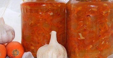 Салат із кабачками та морквою: рецепт апетитної заготовки на зиму