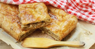 Простой и сытный: как приготовить вкусный пирог с капустой