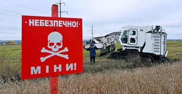 "Трудно найти": ВС РФ под Бахмутом из-за поражений перешли к нестандартному минированию (видео)