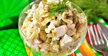 Королевский салат с консервированными ананасами: как приготовить вкусное блюдо на новогодний стол