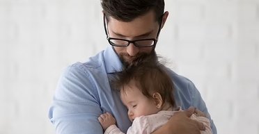 "Фальшивый" папа: когда отцам-одиночкам не предоставляют право на отсрочку