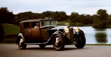 Розкішний Rolls-Royce 1920-х перетворили на нестандартний електромобіль (фото)