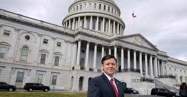 Медового місяця не буде. Чого Україні чекати від нового спікера Конгресу США