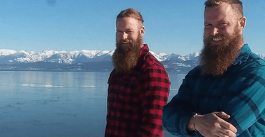 Брати, "одержимі" вікінгами, хочуть побудувати Валгаллу з будинками в стилі хоббітів (фото)