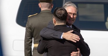 Мирные переговоры с Киева и Москвы угрожают капитуляцией Украины, — глава ВГО