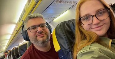 Чоловік "живе" у літаках: він хоче побачити весь світ без витрат на житло (фото)