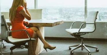 Начальниця закохалася в підлеглого і "подарувала" йому $420 тисяч на розлучення