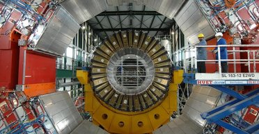 Темні фотони ховаються у Великому адронному колайдері: де ці частинки темної матерії