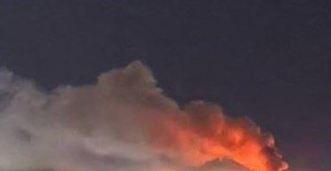 Прозвучала серия взрывов: россияне атаковали Киев баллистикой, над городом поднимается дым