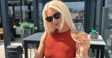 Поліцейська поплатилася за танець: тверк на вечірці обернувся скандалом (фото)