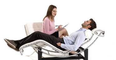 На кушетці. Чотири подібності та чотири відмінності українських психологів від американських