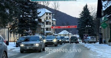 "Штурм" Буковеля: дорогою на курорт утворилися величезні затори (фото, відео)