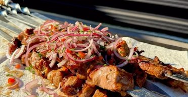 Соковитий шашлик зі свинини: перевірений рецепт від Валерія Пономаря