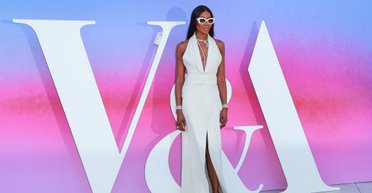 54-річна Наомі Кемпбелл у сміливому вбранні з'явилася на модній вечірці в Лондоні (фото)