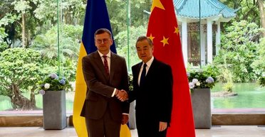 Сигнал для Байдена и Трампа. Что скрывает визит Кулебы в Китай