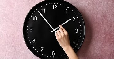 Філолог розповів, як правильно відповідати на запитання "Котра година?" (відео)