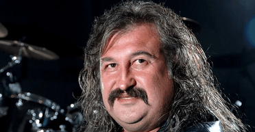 Умер Степан Гига: что сообщили в команде артиста и как отреагировали украинские звезды (фото)