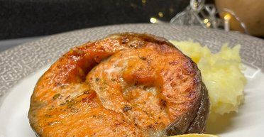 Риба до свята: рецепт стейка з лосося