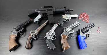 "Подарок" из Китая: в Японии отзывают тысячи игрушечных пистолетов, стреляющих боевыми пулями (фото)