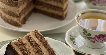 Необыкновенно вкусный: пошаговый рецепт кофейного торта с орехами