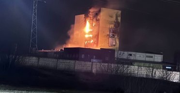 Дроны атакуют Саранскую область: пылает завод, изготавливающий кабели для управления боевыми БпЛА (видео)