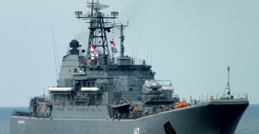 На борту были "Калибры" и КАБы: в РФ сообщают о потерях на БДК "Новочеркасск"