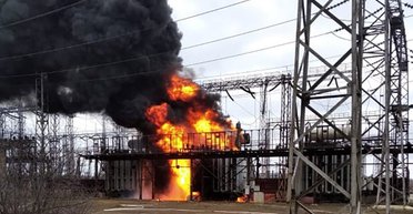 Луганская ТЭС горит, 46 тыс. чел. без света. Что происходит с энергоснабжением под обстрелами