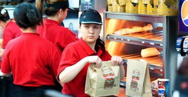 Чорна робота для білих комірців. Чому в Україні диплом ЗВО — путівка на вільну касу