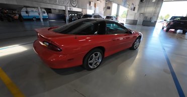Культова капсула часу: виявлено 23-річний Chevrolet Camaro у новому стані (відео)