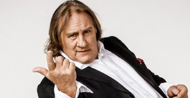 75-річного Жерара Депардьє знову звинуватили у сексуальних домаганнях