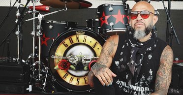 Гурт Guns N' Roses покинув культовий музикант