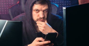 С карты — в чужой карман. Как воруют деньги с банковских карт и можно ли предотвратить потери