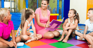 Жінка поставила доньці просте запитання про її вчительку: відповідь шокує (фото)